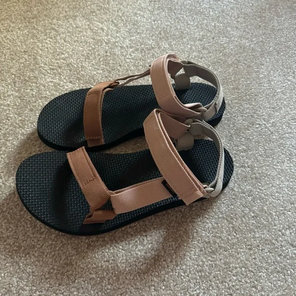 Teva Beige and Black Sandals - Picture 3 of 7